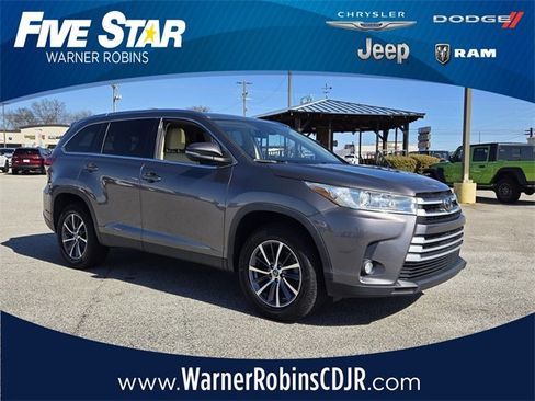 Used 2019 Toyota Highlander XLE image 1