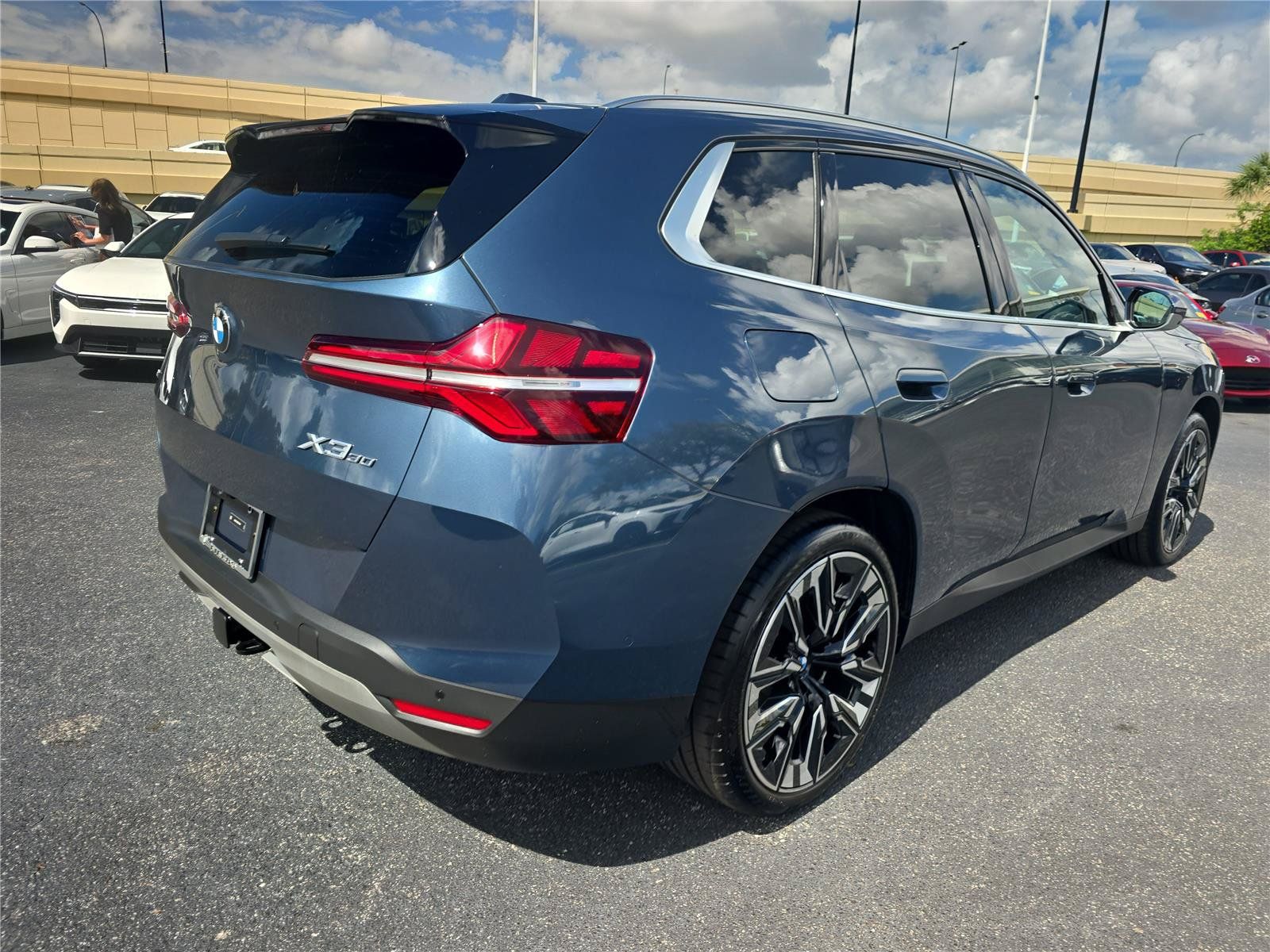 Used 2026 BMW X3 xDrive30i w/ Premium Package AWD/4WD image 2