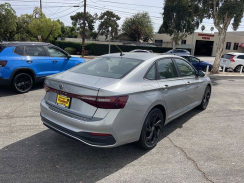 New 2026 Volkswagen Jetta SE FWD image 3