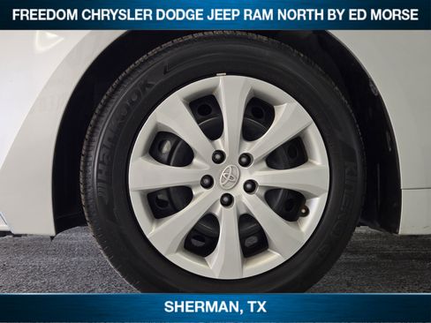 Used 2025 Toyota Corolla LE image 7