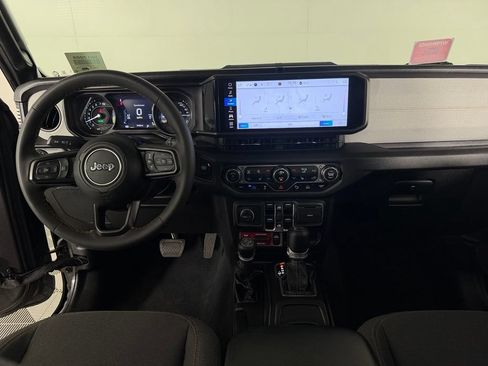Used 2024 Jeep Wrangler Unlimited AWD/4WD image 14