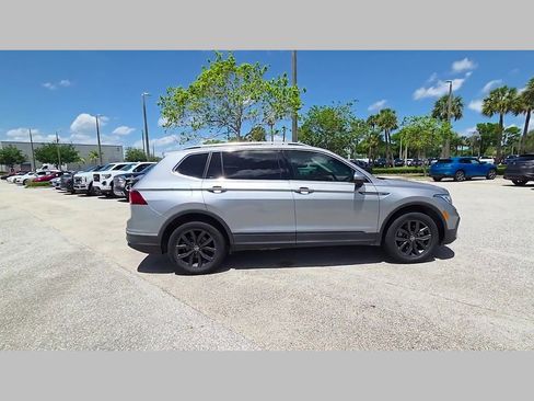 Used 2023 Volkswagen Tiguan SE w/ Panoramic Sunroof Package FWD image 35