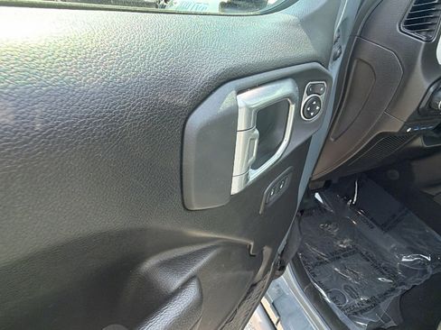 Used 2025 Jeep Wrangler Willys image 15