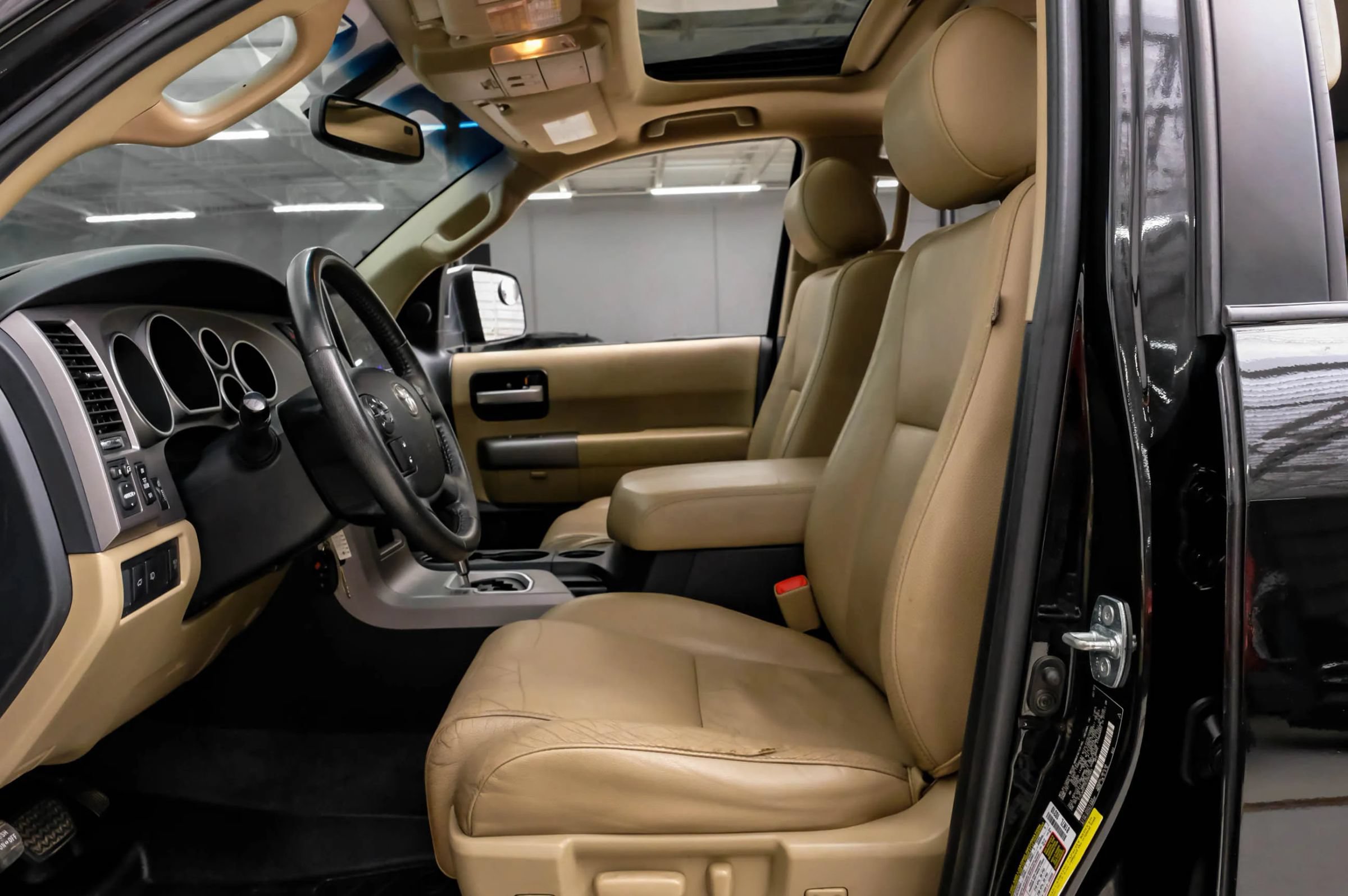 Used 2012 Toyota Sequoia Limited AWD/4WD image 3