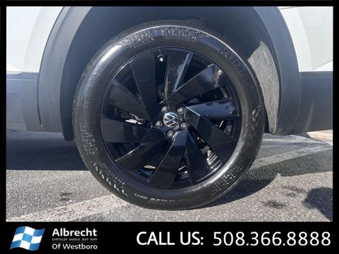 Used 2025 Volkswagen Atlas SE image 33