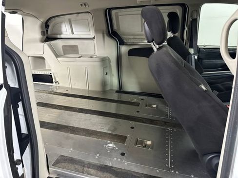 Used 2014 RAM C/V Tradesman image 25