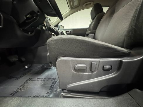 Used 2013 Nissan Rogue SV AWD/4WD image 14