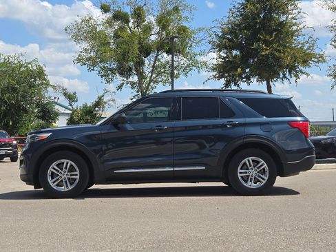 Used 2022 Ford Explorer XLT w/ Equipment Group 202A RWD image 2