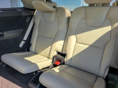 Used 2022 Volvo XC90 T6 Inscription w/ Lounge Package image 13