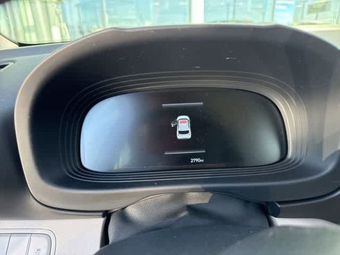 Certified 2025 Hyundai Venue SEL image 6