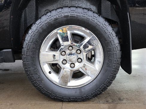 Used 2012 Chevrolet Avalanche LTZ image 43