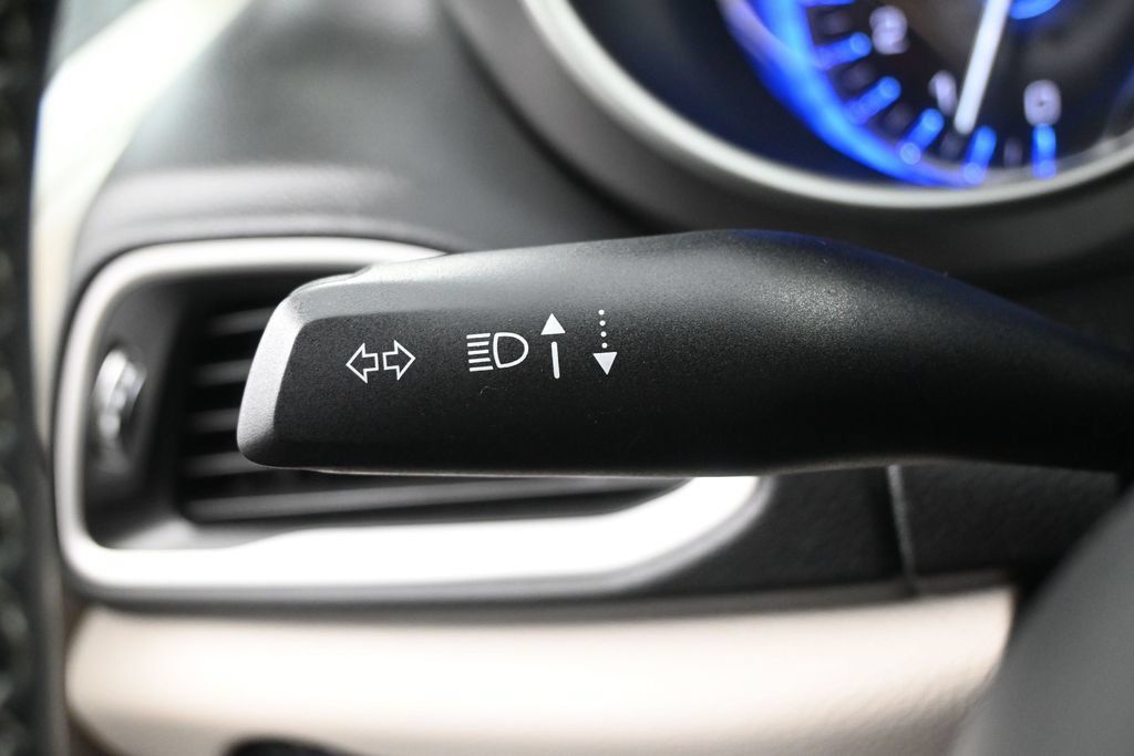 Used 2023 Chrysler Pacifica Touring-L FWD image 15