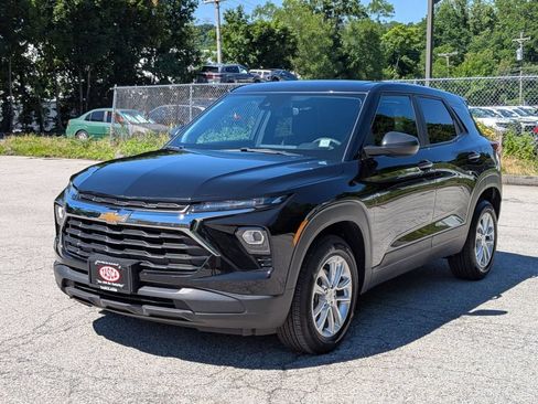 Used 2025 Chevrolet TrailBlazer LS w/ LS Convenience Package AWD/4WD image 9