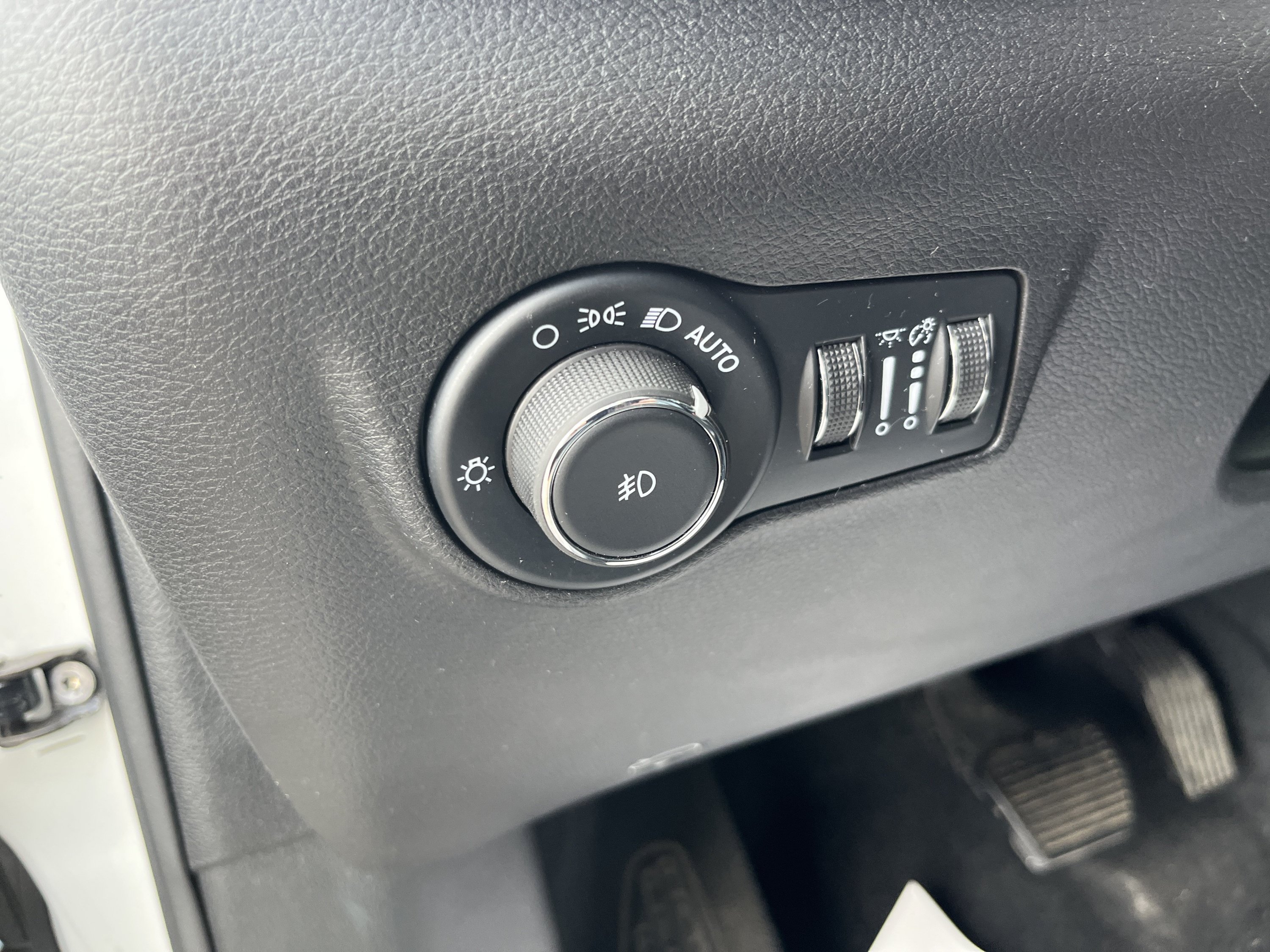 Used 2025 Jeep Compass Limited AWD/4WD image 17