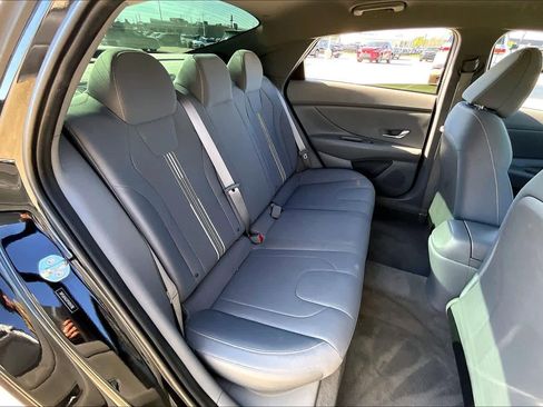 Used 2023 Hyundai Elantra SEL w/ Preferred Accessory Package image 18