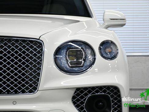 Used 2023 Bentley Bentayga AWD/4WD image 28