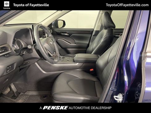 Certified 2025 Toyota Highlander XLE image 23