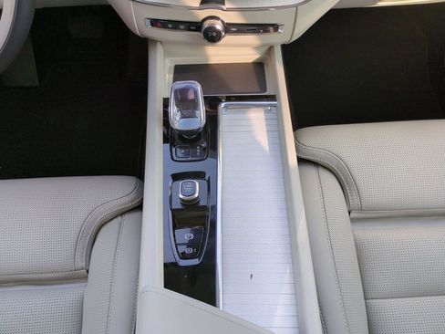 New 2026 Volvo XC60 B5 Ultra w/ Climate Package image 17