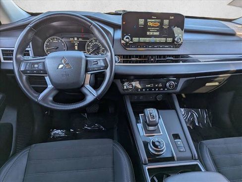 Used 2024 Mitsubishi Outlander SE image 15