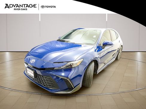 Certified 2025 Toyota Camry SE FWD image 4