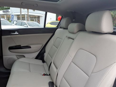 Used 2022 Kia Sportage EX image 19