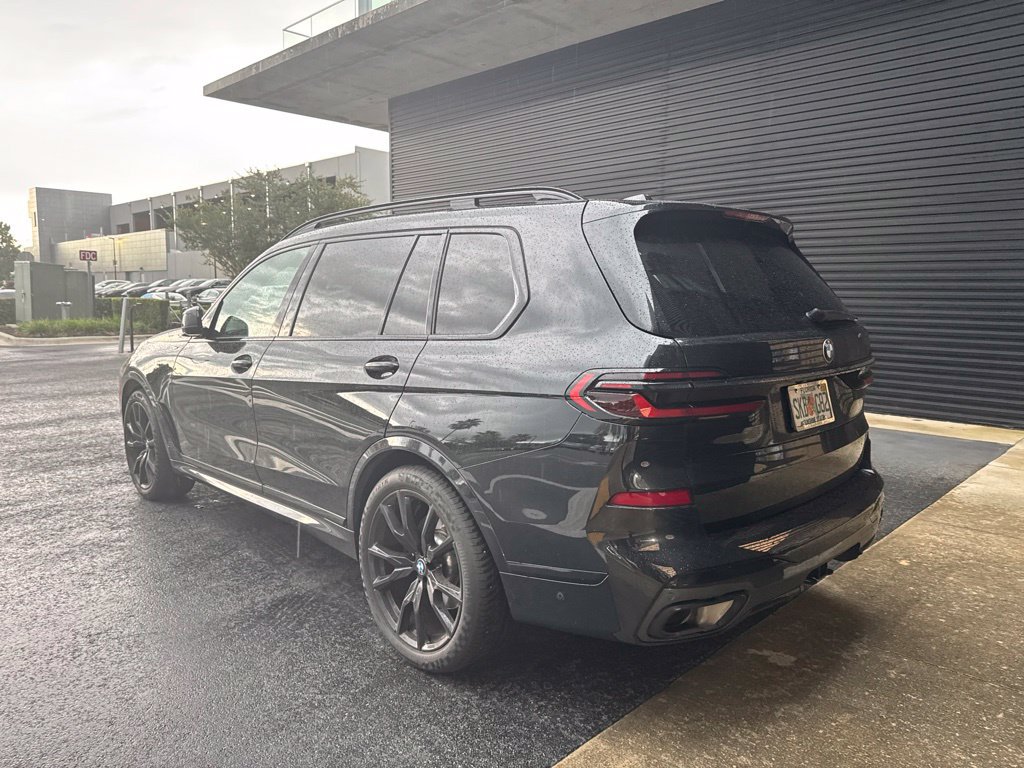 Used 2024 BMW X7 xDrive40i w/ Executive Package AWD/4WD image 3