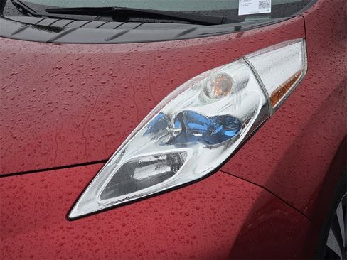 Used 2015 Nissan Leaf SL w/ Premium Package image 30