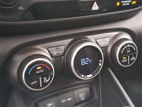 Used 2023 Hyundai Venue SEL w/ Cargo Package image 17