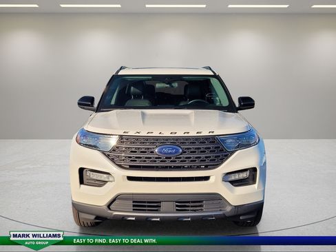 Used 2022 Ford Explorer XLT w/ Equipment Group 202A AWD/4WD image 9