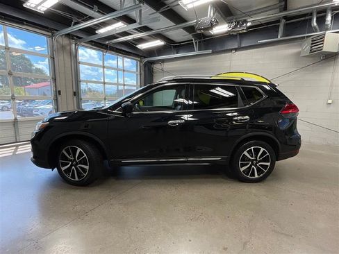 Used 2017 Nissan Rogue SL w/ SL Premium Package AWD/4WD image 2