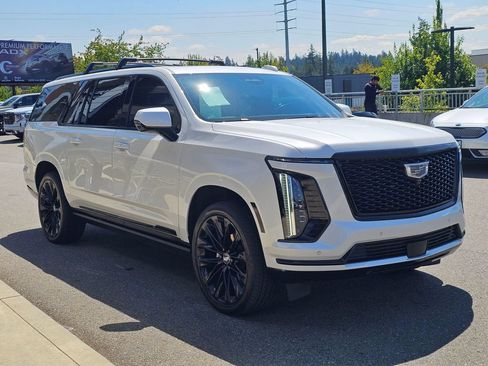 Used 2025 Cadillac Escalade ESV Sport Platinum w/ LPO, ONYX Package AWD/4WD image 7