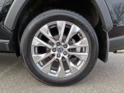 Used 2020 Toyota RAV4 Limited image 8