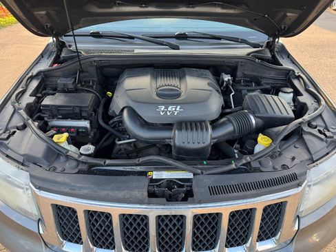 Used 2012 Jeep Grand Cherokee Overland AWD/4WD image 25