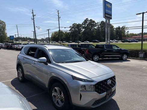 Used 2023 Hyundai Santa Fe SEL FWD image 4