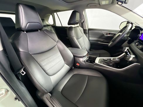 Used 2023 Toyota RAV4 XLE Premium image 31