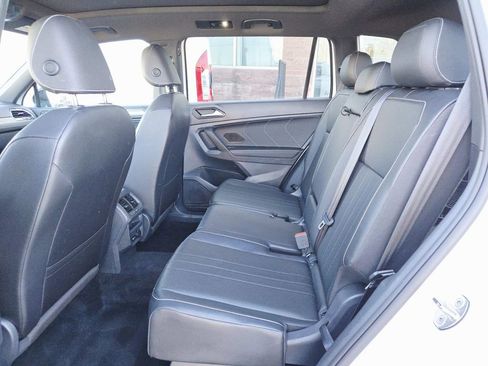 Used 2022 Volkswagen Tiguan SE R-Line image 13
