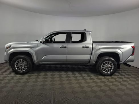 Used 2025 Toyota Tacoma Limited AWD/4WD image 4