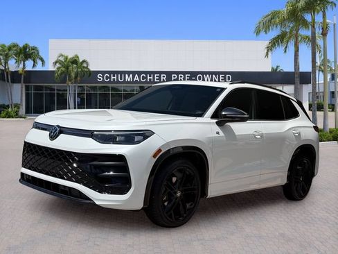 Certified 2026 Volkswagen Tiguan SE R-Line FWD image 3