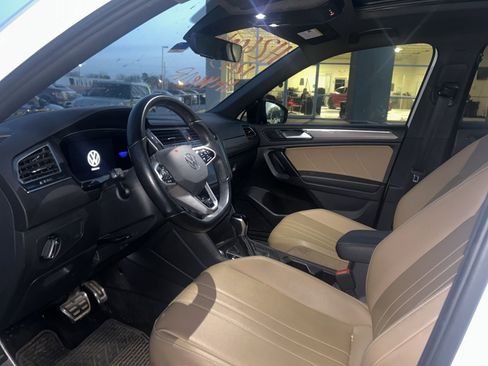 Used 2022 Volkswagen Tiguan SE R-Line image 11