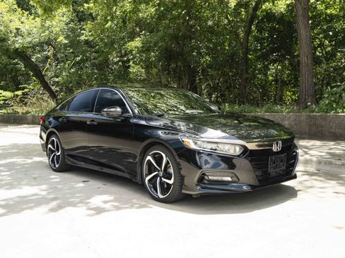 Used 2020 Honda Accord Sport image 2