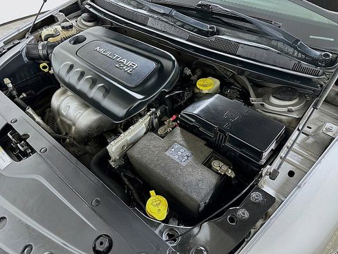 Used 2016 Chrysler 200 Limited image 29