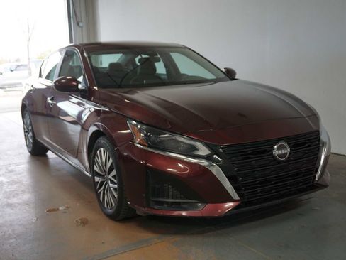 Used 2023 Nissan Altima 2.5 SV image 5