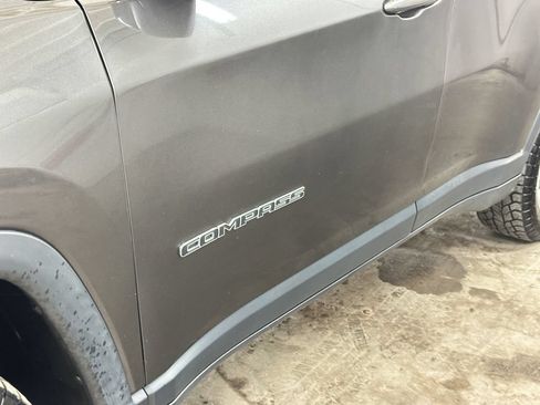 Used 2019 Jeep Compass Latitude w/ Popular Equipment Group AWD/4WD image 17