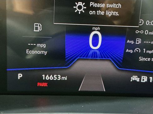 Used 2023 Volkswagen Taos SE w/ Panoramic Sunroof Package FWD image 18