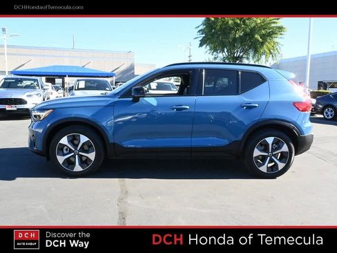 Used 2023 Volvo XC40 B4 Ultimate image 4