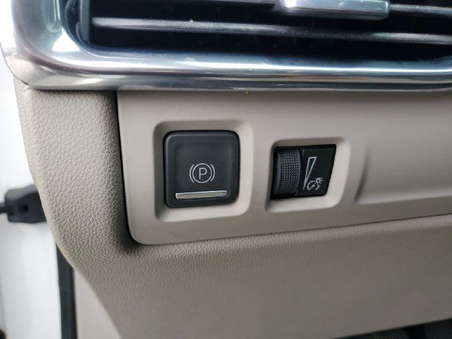 Used 2019 Cadillac XT4 Premium Luxury w/ Cold Weather Package AWD/4WD image 19
