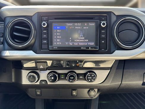 Used 2017 Toyota Tacoma SR5 AWD/4WD image 16