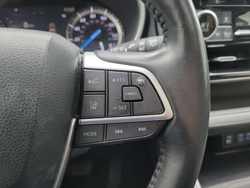 Used 2022 Toyota Highlander XLE image 25