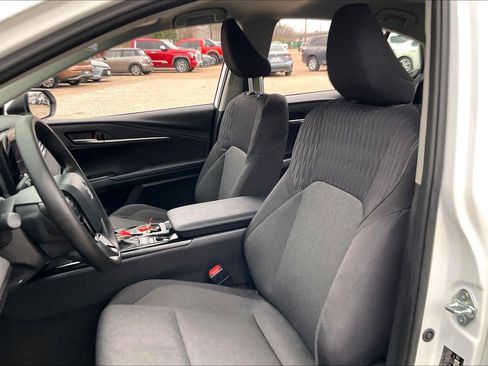 Used 2025 Toyota Camry LE w/ Convenience Package image 8