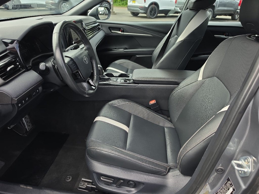Used 2025 Toyota Camry SE FWD image 14